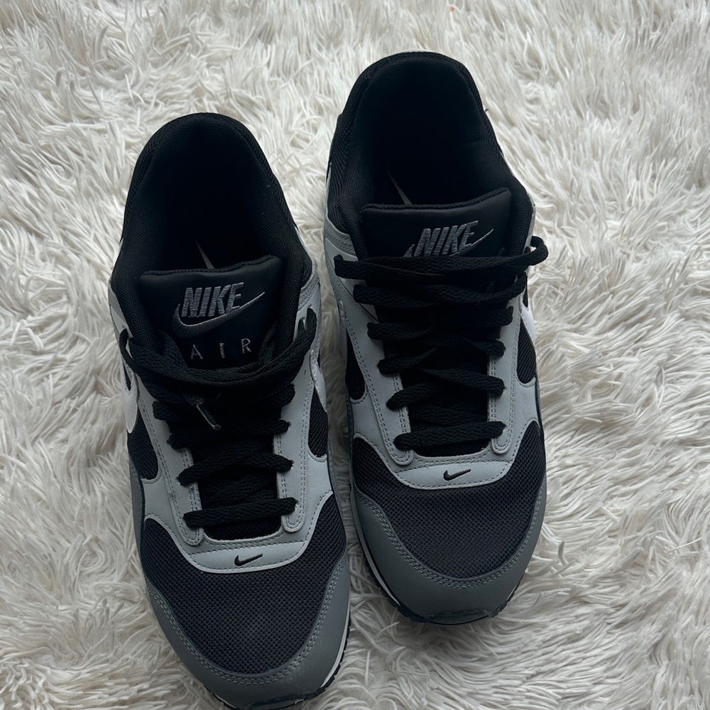 Nike Dual-Tone Black and Gray Sneakers - Picture 8 of 8